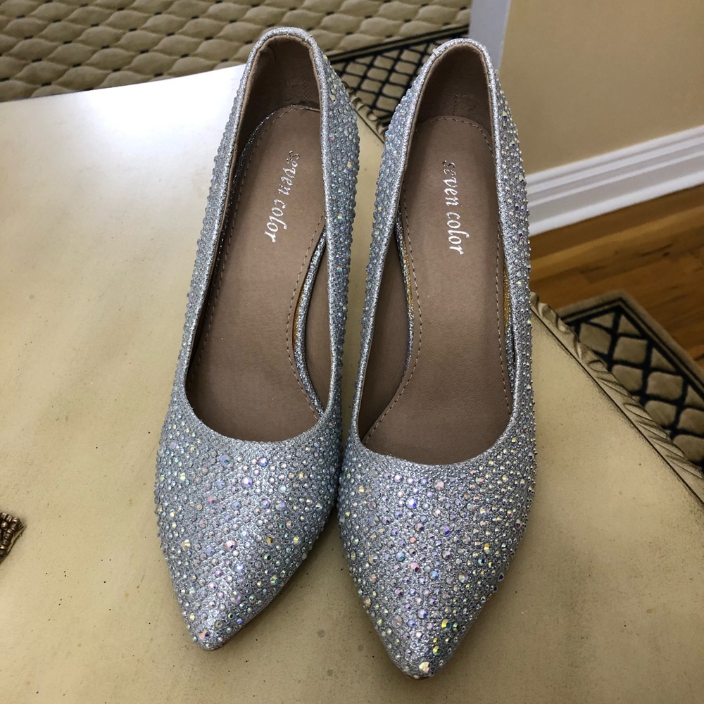 Women’s Seven Color silver shoes, Size 8